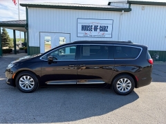 Used 2017  Chrysler Pacifica 4d Wagon Touring-L at House of Carz near Rochester&comma; IN