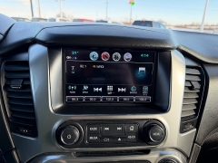 Used 2019  Chevrolet Suburban 4d SUV 4WD LT at House of Carz near Rochester&comma; IN