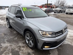 Used 2021  Volkswagen Tiguan 2&period;0T SE R-Line Black 4MOTION at House of Carz near Rochester&comma; IN
