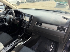 Used 2017  Mitsubishi Outlander 4d SUV FWD ES at House of Carz near Rochester&comma; IN