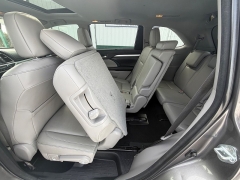 Used 2018  Toyota Highlander 4d SUV FWD XLE at House of Carz near Rochester&comma; IN