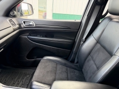 Used 2020  Jeep Grand Cherokee 4d SUV 4WD Laredo Altitude at House of Carz near Rochester&comma; IN