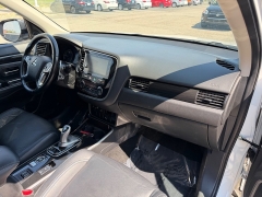 Used 2018  Mitsubishi Outlander Plug-In Hybrid 4d SUV AWC SEL at House of Carz near Rochester&comma; IN