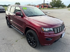 Used 2020  Jeep Grand Cherokee 4d SUV 4WD Laredo Altitude at House of Carz near Rochester&comma; IN