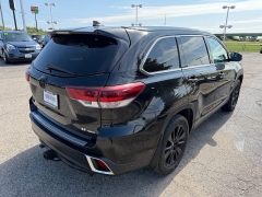 Used 2019  Toyota Highlander 4d SUV AWD XLE at House of Carz near Rochester&comma; IN
