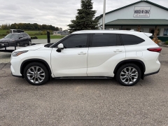 Used 2020  Toyota Highlander 4d SUV AWD Limited at House of Carz near Rochester&comma; IN