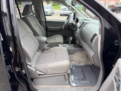 Used 2014  Nissan Frontier 4WD Crew Cab SV Auto at House of Carz near Rochester&comma; IN