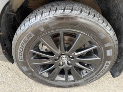 Used 2019  Toyota Highlander 4d SUV AWD SE at House of Carz near Rochester&comma; IN