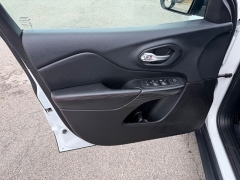 Used 2015  Jeep Cherokee 4d SUV 4WD Trailhawk V6 at House of Carz near Rochester&comma; IN