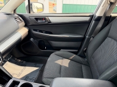 Used 2019  Subaru Outback 4d SUV 2&period;5i Premium at House of Carz near Rochester&comma; IN