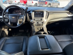 Used 2019  Chevrolet Suburban 4d SUV 4WD LT at House of Carz near Rochester&comma; IN