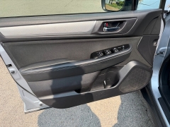 Used 2019  Subaru Outback 4d SUV 2&period;5i Premium at House of Carz near Rochester&comma; IN