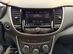 Used 2020  Chevrolet Trax 4d SUV AWD LT at House of Carz near Rochester&comma; IN