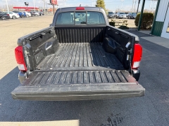 Used 2017  Toyota Tacoma 4WD Access Cab SR Auto at House of Carz near Rochester&comma; IN