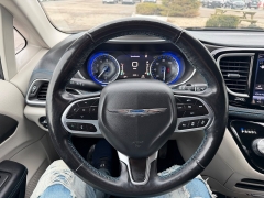 Used 2021  Chrysler Pacifica Touring AWD at House of Carz near Rochester&comma; IN