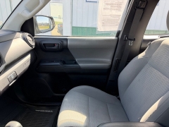 Used 2017  Toyota Tacoma 4WD Access Cab SR Auto at House of Carz near Rochester&comma; IN