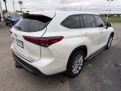 Used 2020  Toyota Highlander 4d SUV AWD Limited at House of Carz near Rochester&comma; IN