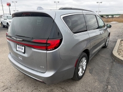 Used 2021  Chrysler Pacifica Touring AWD at House of Carz near Rochester&comma; IN