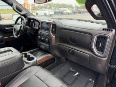Used 2021  Chevrolet Silverado 1500 4WD Crew Cab 147" High Country at House of Carz near Rochester, IN