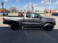 Used 2017  Toyota Tacoma 4WD Access Cab SR Auto at House of Carz near Rochester&comma; IN