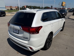 Used 2018  Mitsubishi Outlander Plug-In Hybrid 4d SUV AWC SEL at House of Carz near Rochester&comma; IN