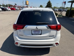 Used 2018  Mitsubishi Outlander Plug-In Hybrid 4d SUV AWC SEL at House of Carz near Rochester&comma; IN