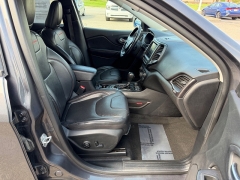 Used 2020  Jeep Cherokee 4d SUV 4WD Trailhawk Elite 3&period;2L at House of Carz near Rochester&comma; IN