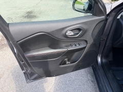 Used 2020  Jeep Cherokee 4d SUV 4WD Trailhawk Elite 3&period;2L at House of Carz near Rochester&comma; IN