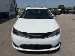 Used 2018  Chrysler Pacifica 4d Wagon Limited at House of Carz near Rochester&comma; IN