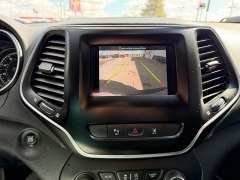 Used 2021  Jeep Cherokee Latitude Lux 4x4 at House of Carz near Rochester&comma; IN