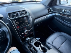 Used 2018  Ford Explorer 4d SUV 4WD Limited at House of Carz near Rochester&comma; IN