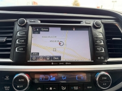 Used 2018  Toyota Highlander 4d SUV FWD XLE at House of Carz near Rochester&comma; IN