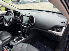 Used 2016  Jeep Cherokee 4d SUV 4WD Trailhawk V6 at House of Carz near Rochester&comma; IN