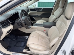 Used 2017  Lincoln Continental 4d Sedan AWD Reserve at House of Carz near Rochester&comma; IN