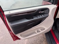 Used 2016  Chrysler Town & Country 4d Wagon Touring L at House of Carz near Rochester&comma; IN