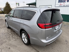 Used 2021  Chrysler Pacifica Touring AWD at House of Carz near Rochester&comma; IN