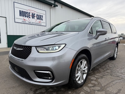 Used 2021 Chrysler Pacifica Touring AWD at House of Carz near Rochester, IN