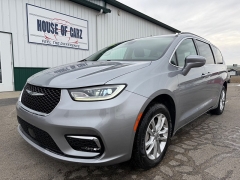 Used 2021  Chrysler Pacifica Touring AWD at House of Carz near Rochester&comma; IN