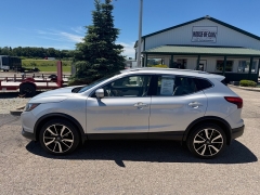 Used 2018  Nissan Rogue Sport 4d SUV AWD SL &lpar;2018&period;5&rpar; at House of Carz near Rochester&comma; IN