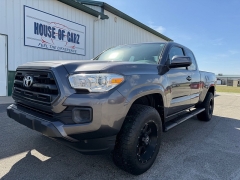 Used 2017  Toyota Tacoma 4WD Access Cab SR Auto at House of Carz near Rochester&comma; IN