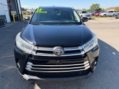 Used 2017  Toyota Highlander 4d SUV AWD XLE at House of Carz near Rochester, IN