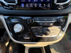 Used 2017  Chrysler Pacifica 4d Wagon Touring-L at House of Carz near Rochester&comma; IN