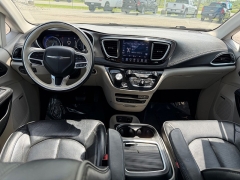 Used 2018  Chrysler Pacifica 4d Wagon Limited at House of Carz near Rochester&comma; IN