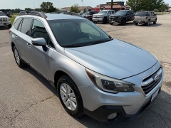 Used 2019  Subaru Outback 4d SUV 2&period;5i Premium at House of Carz near Rochester&comma; IN