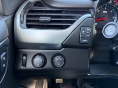 Used 2019  Chevrolet Suburban 4d SUV 4WD LT at House of Carz near Rochester&comma; IN