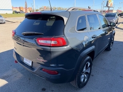 Used 2016  Jeep Cherokee 4d SUV 4WD Trailhawk V6 at House of Carz near Rochester, IN