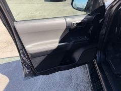 Used 2017  Toyota Tacoma 4WD Access Cab SR Auto at House of Carz near Rochester&comma; IN