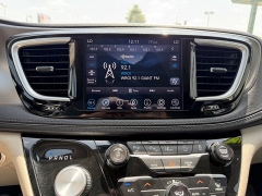 Used 2018  Chrysler Pacifica 4d Wagon Limited at House of Carz near Rochester&comma; IN