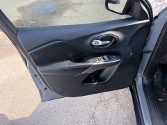 Used 2021  Jeep Cherokee Latitude Lux 4x4 at House of Carz near Rochester&comma; IN