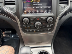 Used 2018  Jeep Grand Cherokee 4d SUV 2WD Overland V6 High Altitude at House of Carz near Rochester&comma; IN
